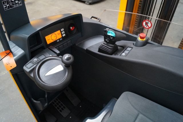 Jungheinrich ETV214 - Ричтрак: снимка 3 Jungheinrich ETV214 - Ричтрак: снимка 3