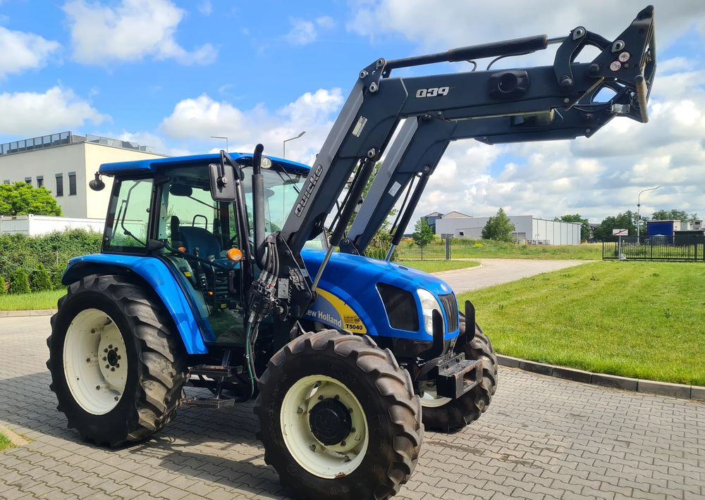 New Holland T5040 - Трактор: снимка 2 New Holland T5040 - Трактор: снимка 2