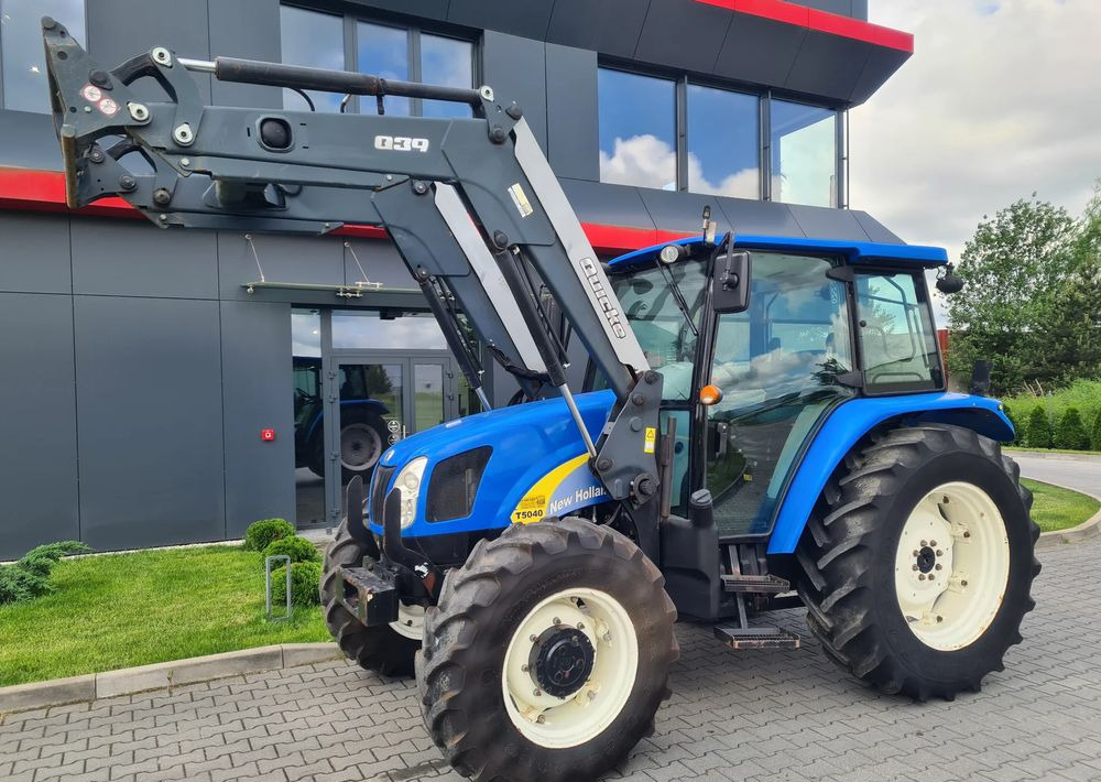 New Holland T5040 - Трактор: снимка 1 New Holland T5040 - Трактор: снимка 1
