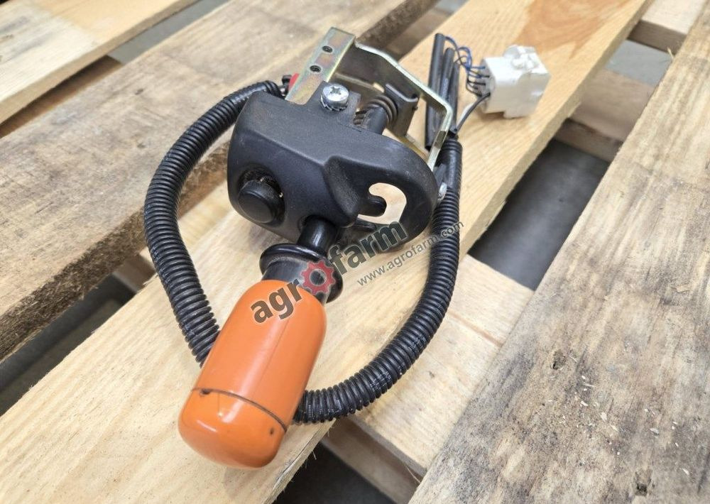 Przełącznik rewersu Valtra T171, T181, T191, 8550 - Електрическа система: снимка 2 Przełącznik rewersu Valtra T171, T181, T191, 8550 - Електрическа система: снимка 2