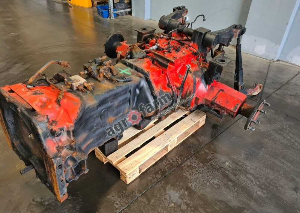 Skrzynia biegów, most tylny McCormick MTX 155 - Скоростна кутия: снимка 3 Skrzynia biegów, most tylny McCormick MTX 155 - Скоростна кутия: снимка 3