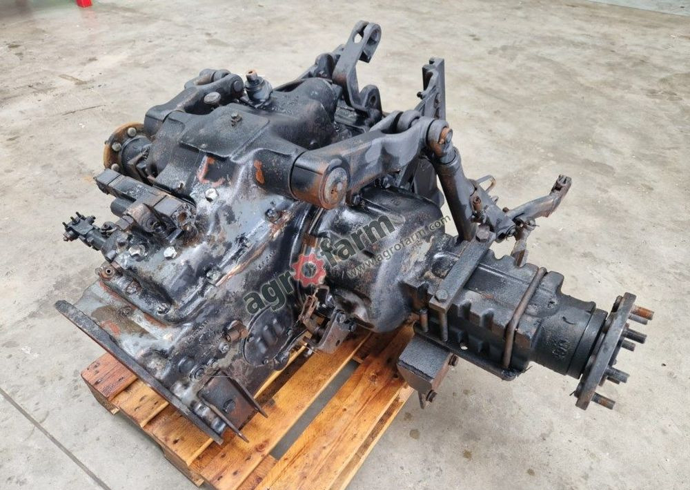 Tylny most New Holland TS 100 82855660 - Задна ос: снимка 2 Tylny most New Holland TS 100 82855660 - Задна ос: снимка 2