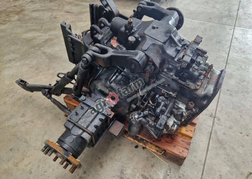 Tylny most New Holland TS 100 82855660 - Задна ос: снимка 1 Tylny most New Holland TS 100 82855660 - Задна ос: снимка 1