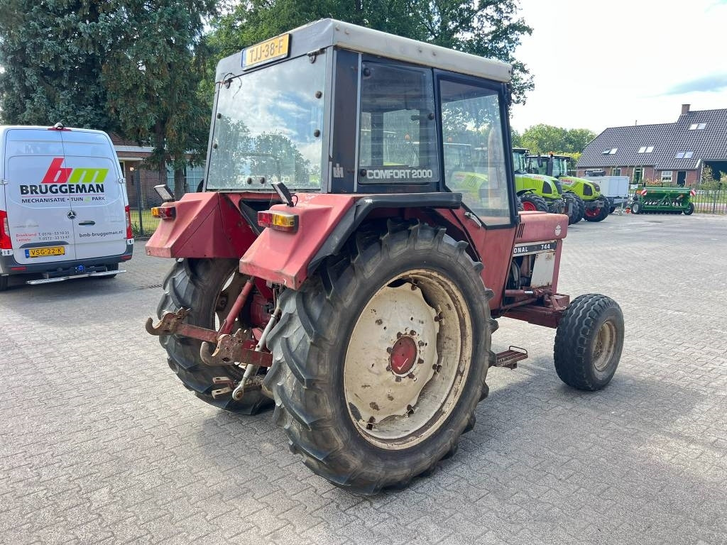 International 744 - Трактор: снимка 5 International 744 - Трактор: снимка 5