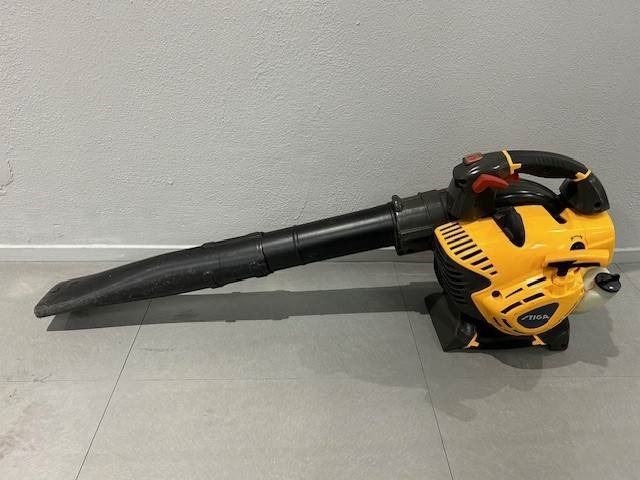 Stiga SBL 327 Bladblazer - Градинска техника: снимка 1 Stiga SBL 327 Bladblazer - Градинска техника: снимка 1
