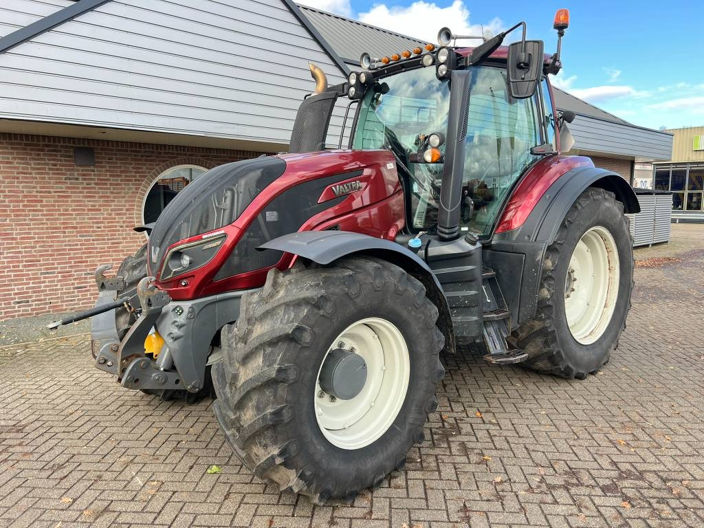 Valtra T 174 Versu - Трактор: снимка 1 Valtra T 174 Versu - Трактор: снимка 1