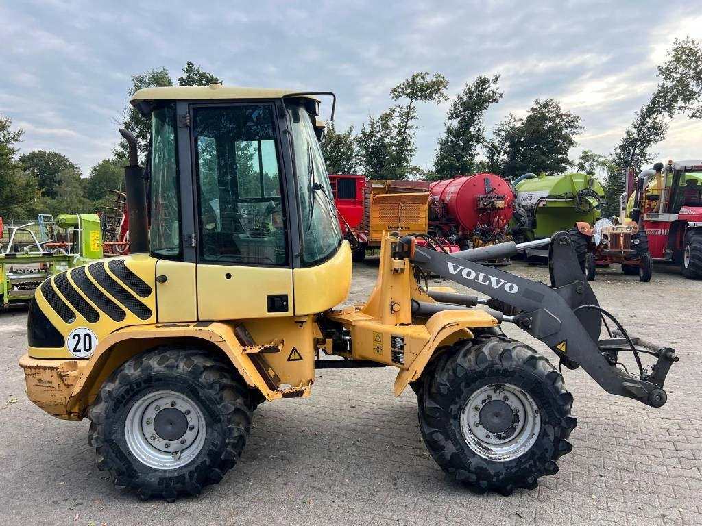 Volvo L 30 B - Колесен товарач: снимка 1 Volvo L 30 B - Колесен товарач: снимка 1