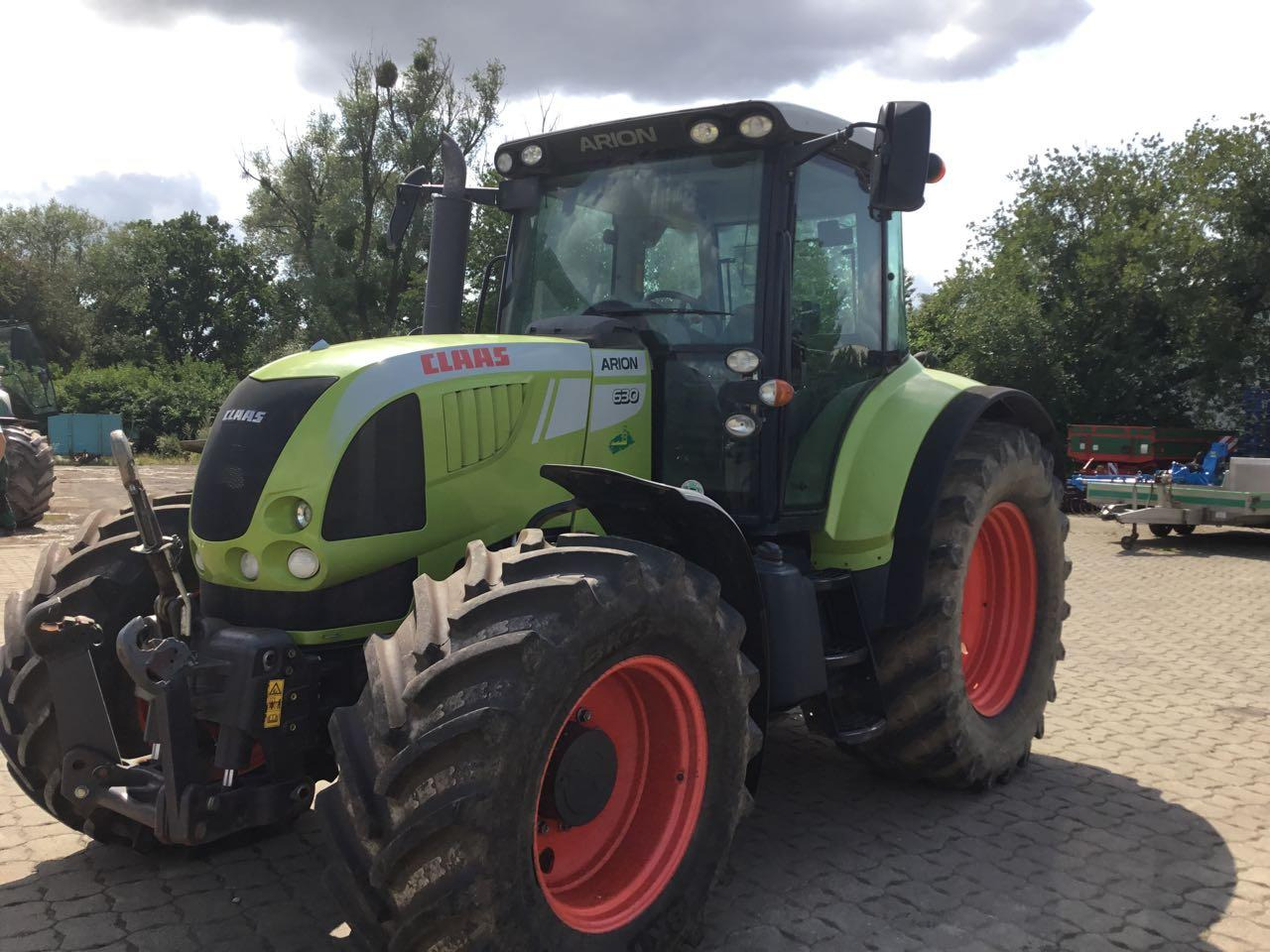CLAAS Arion 630 - Трактор: снимка 4 CLAAS Arion 630 - Трактор: снимка 4