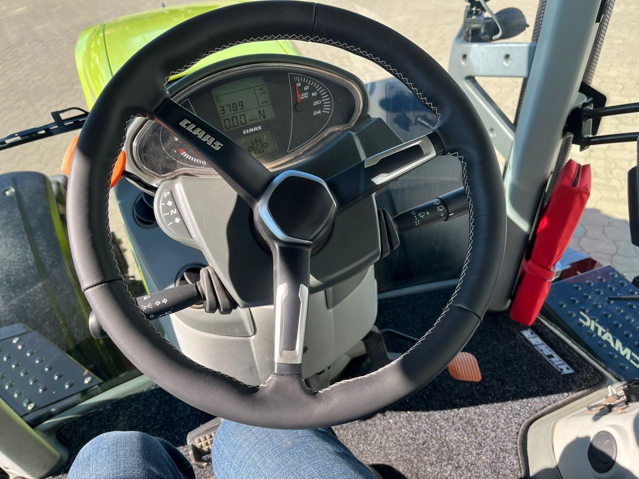 Трактор CLAAS Axion 870 C-Matic: снимка 7