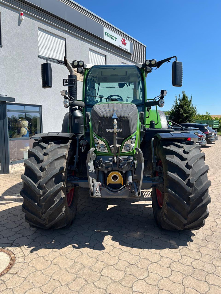 Fendt 724 Vario S4 - Трактор: снимка 3 Fendt 724 Vario S4 - Трактор: снимка 3