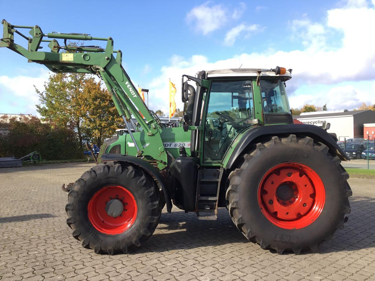 Fendt 820 Vario - Трактор: снимка 1 Fendt 820 Vario - Трактор: снимка 1
