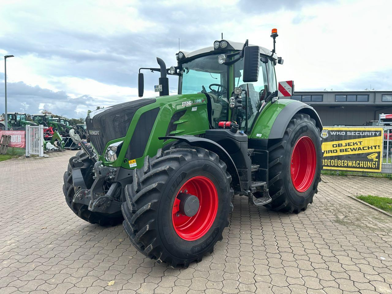 Fendt 828 S4 ProfiPlus - Трактор: снимка 1 Fendt 828 S4 ProfiPlus - Трактор: снимка 1