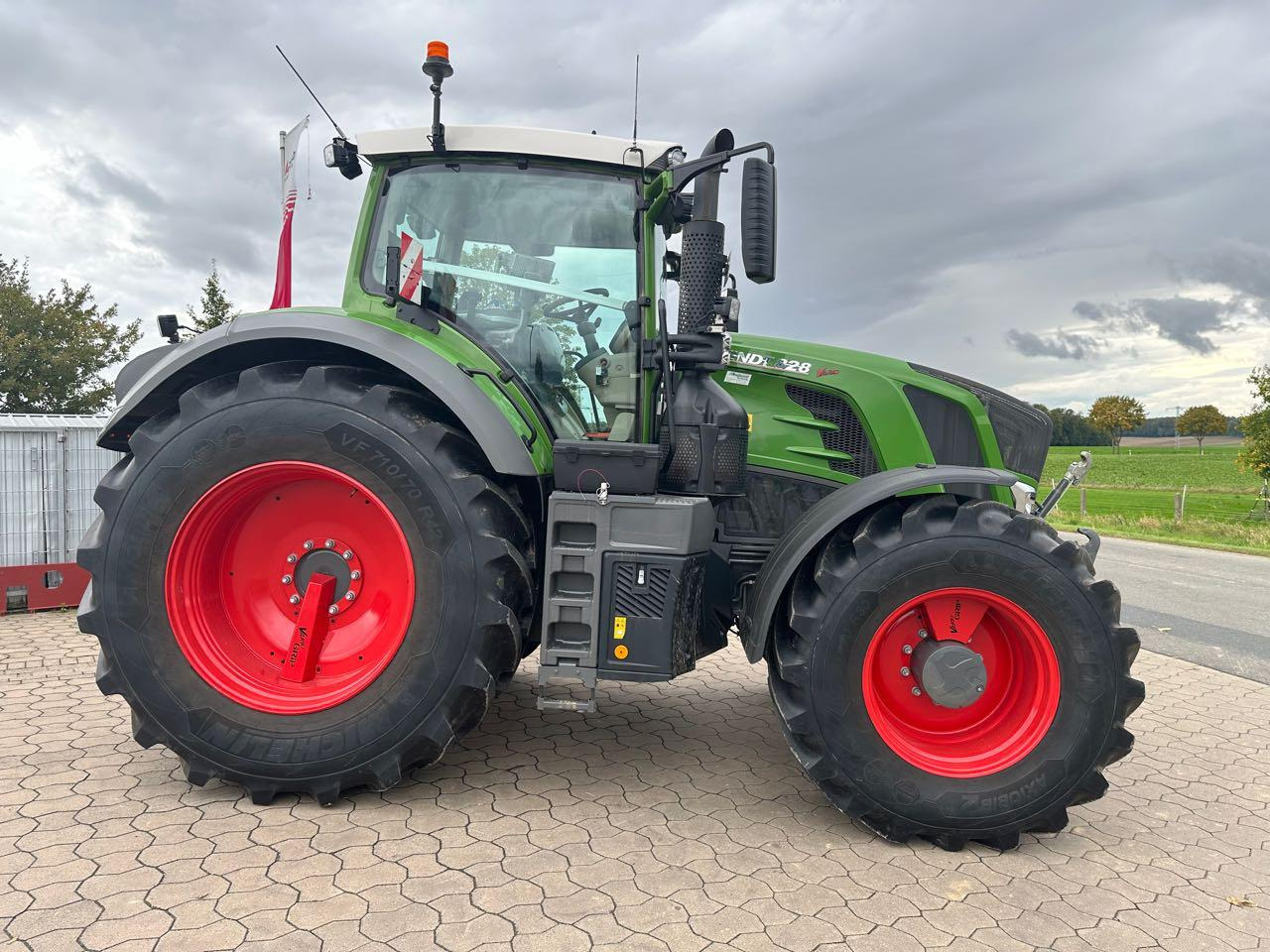 Fendt 828 S4 ProfiPlus - Трактор: снимка 4 Fendt 828 S4 ProfiPlus - Трактор: снимка 4