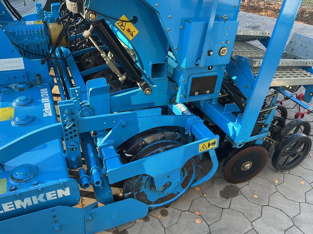 Lemken Saphir 7/300 DS - Комбинирана сеялка: снимка 3 Lemken Saphir 7/300 DS - Комбинирана сеялка: снимка 3