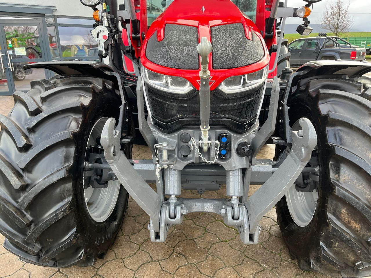 Massey Ferguson 5S. 125 Dyna-6 - Трактор: снимка 4 Massey Ferguson 5S. 125 Dyna-6 - Трактор: снимка 4