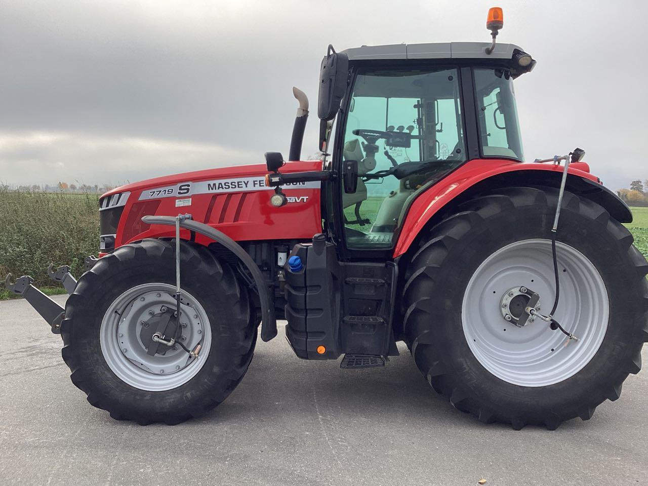 Massey Ferguson 7719 Dyna - VT - Трактор: снимка 2 Massey Ferguson 7719 Dyna - VT - Трактор: снимка 2