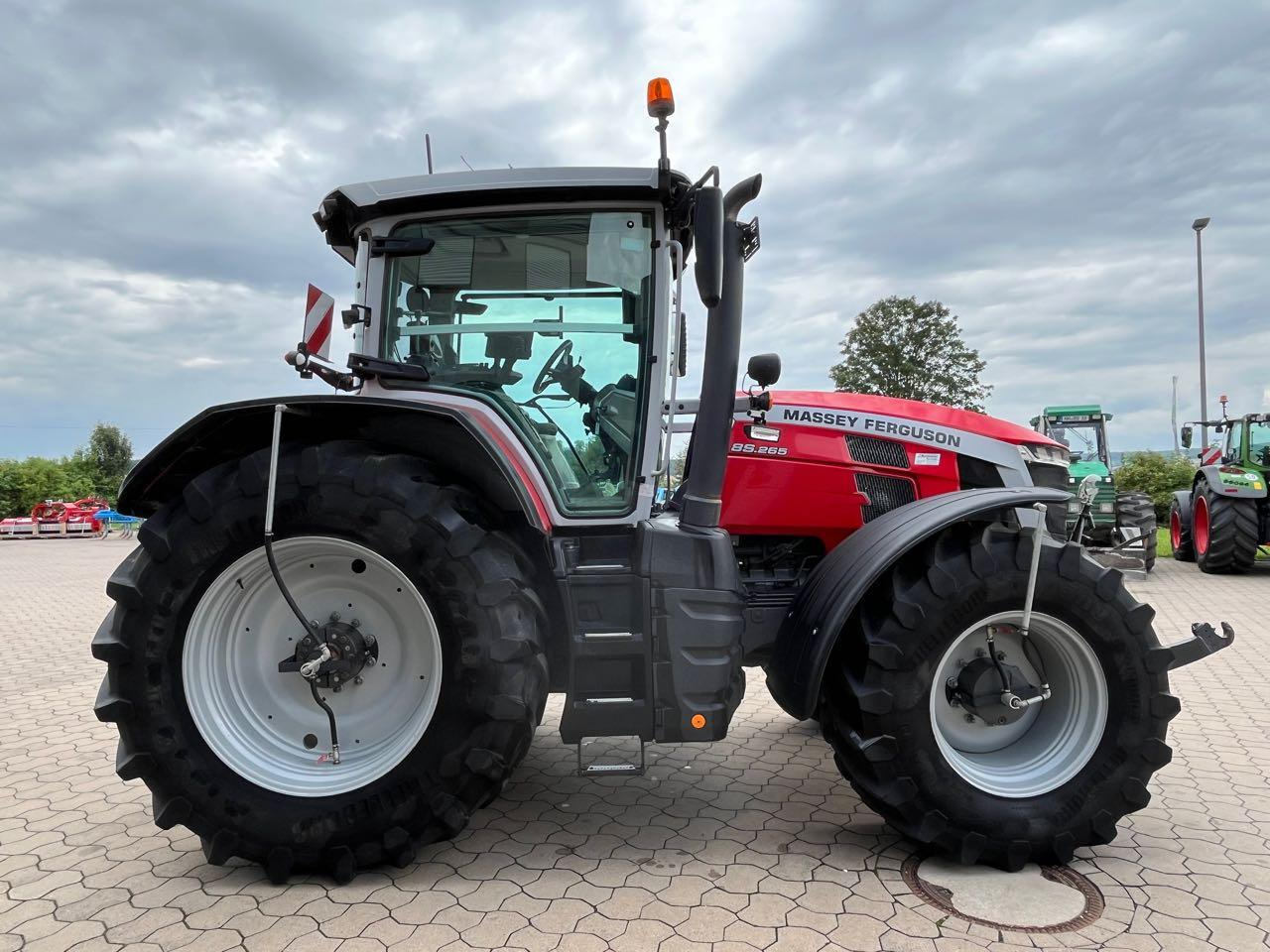 Massey Ferguson 8S.265 Dyna E-Power Exclusive - Трактор: снимка 2 Massey Ferguson 8S.265 Dyna E-Power Exclusive - Трактор: снимка 2