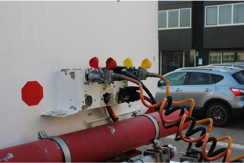 Atcomex + 3 AXEL + 32.000 ltr Fuel transport - Полуремарке цистерна: снимка 3 Atcomex + 3 AXEL + 32.000 ltr Fuel transport - Полуремарке цистерна: снимка 3