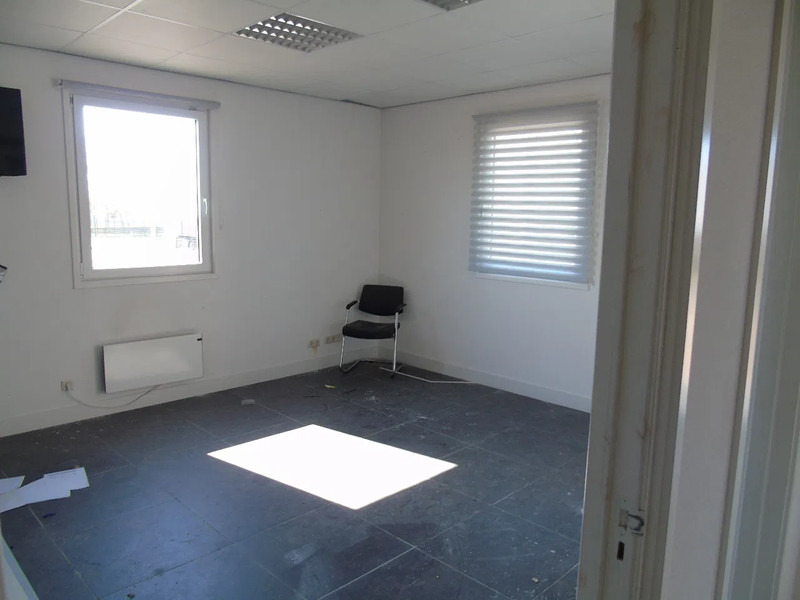 Оборудване за гаражи/ Работилници Bosch 100M2 COMPLETE OFFICE UNIT, FOTOS BEFORE AND AFTER / 2OFFICE + TOILET + KITCHEN + KANTOOR: снимка 11