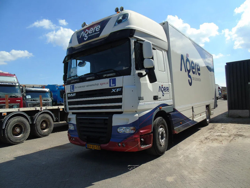DAF XF 105 .460 + MANUAL + EURO 5 - Камион фургон: снимка 2 DAF XF 105 .460 + MANUAL + EURO 5 - Камион фургон: снимка 2