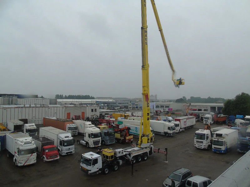 Камион Mercedes-Benz Actros 4148 + 84 meters + 10x4: снимка 14 Камион Mercedes-Benz Actros 4148 + 84 meters + 10x4: снимка 14