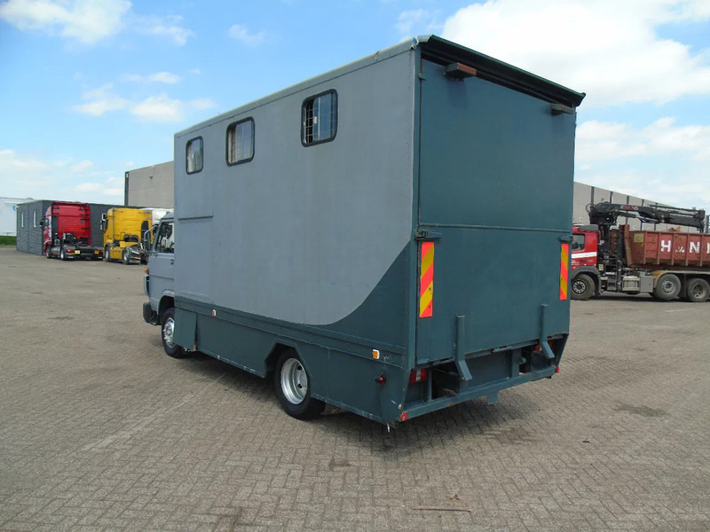 MAN 10 .150 + 2-3 HORSES + MANUAL - Камион за коне: снимка 4 MAN 10 .150 + 2-3 HORSES + MANUAL - Камион за коне: снимка 4