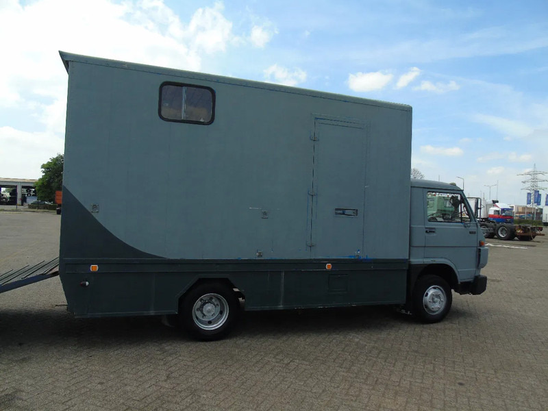 MAN 10 .150 + 2-3 HORSES + MANUAL - Камион за коне: снимка 3 MAN 10 .150 + 2-3 HORSES + MANUAL - Камион за коне: снимка 3