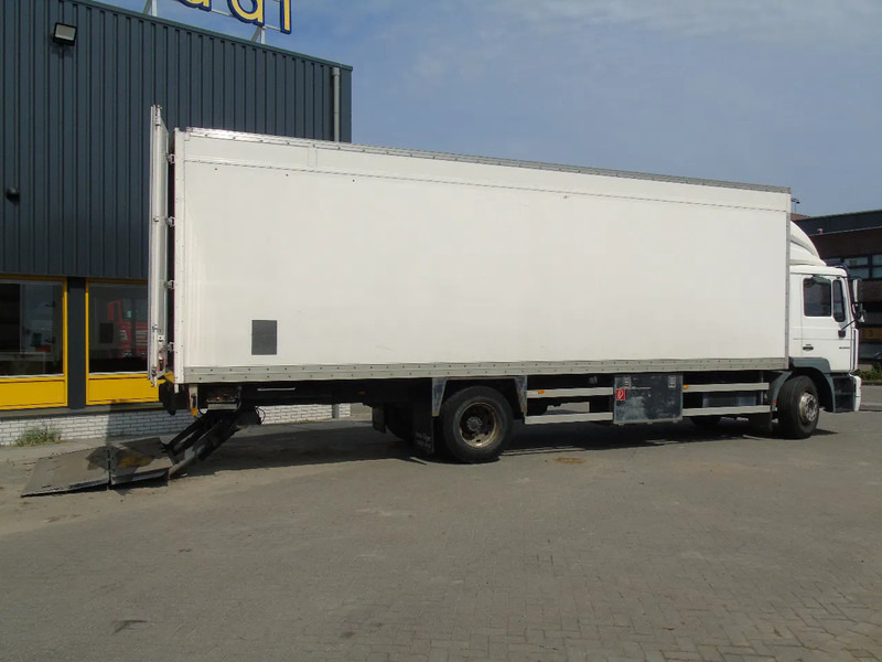 MAN L 220 + MANUAL + EURO 2 + DHOLLANDIA + 19T - Камион фургон: снимка 3 MAN L 220 + MANUAL + EURO 2 + DHOLLANDIA + 19T - Камион фургон: снимка 3