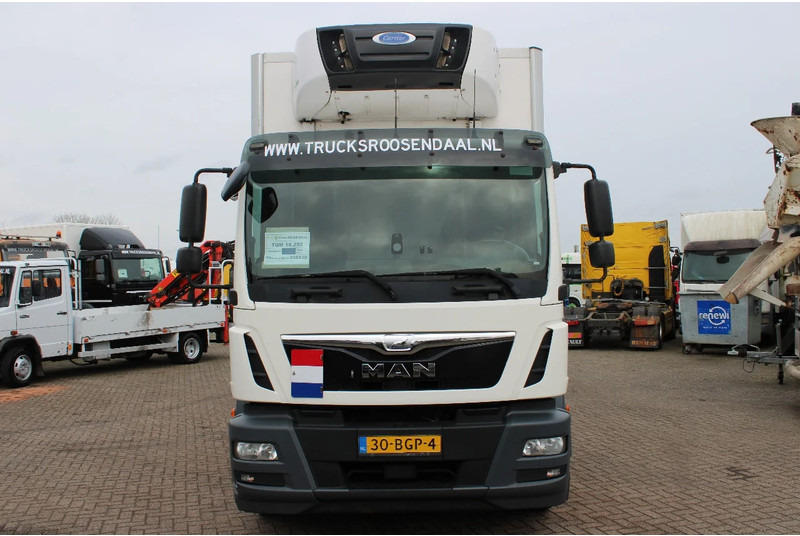 MAN TGM 18.250 + EURO 6 + CARRIER + LIFT - Рефрижератор камион: снимка 2 MAN TGM 18.250 + EURO 6 + CARRIER + LIFT - Рефрижератор камион: снимка 2