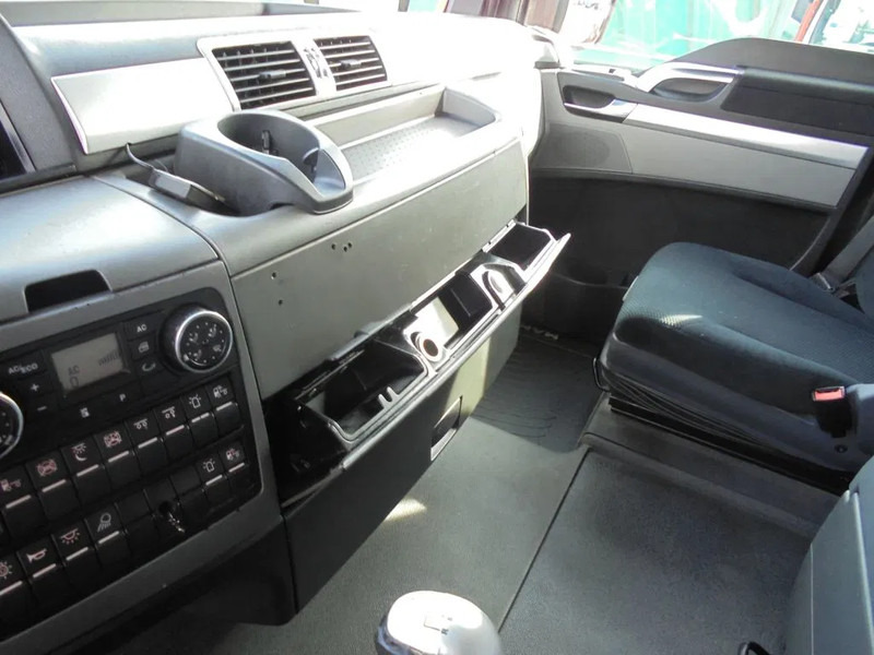 MAN TGS 26.440 + Euro 5 + Manual - Камион с брезент: снимка 4 MAN TGS 26.440 + Euro 5 + Manual - Камион с брезент: снимка 4