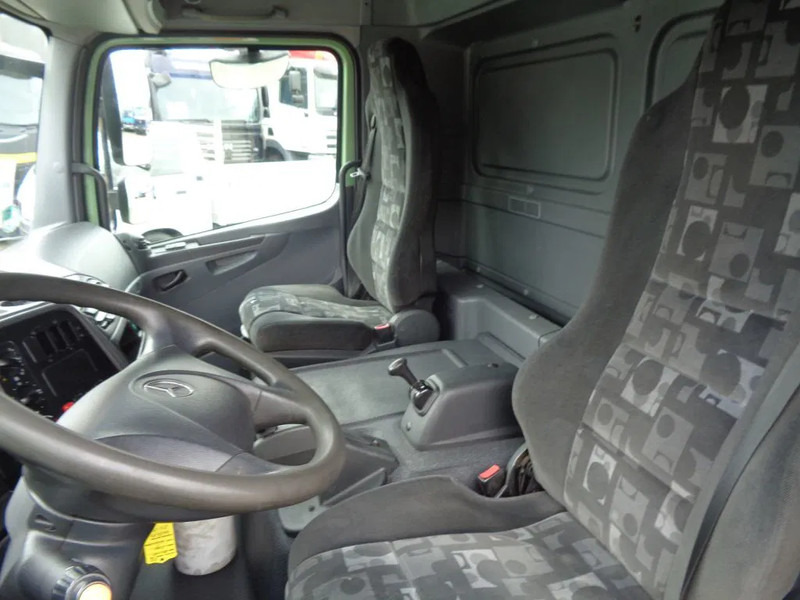 Mercedes-Benz Atego 822 Atego 822 + Euro 5 + Dhollandia lift - Камион фургон: снимка 4 Mercedes-Benz Atego 822 Atego 822 + Euro 5 + Dhollandia lift - Камион фургон: снимка 4