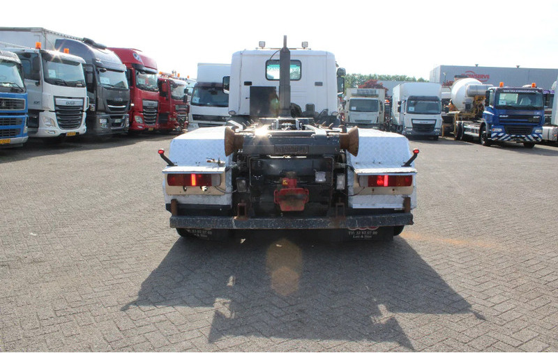 Scania P124-360 + HOOK + 6X2 + MANUAL + EURO 2 - Мултилифт с кука камион: снимка 4 Scania P124-360 + HOOK + 6X2 + MANUAL + EURO 2 - Мултилифт с кука камион: снимка 4