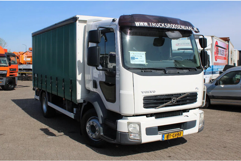Volvo FL 12 .240 + LIFT + MANUAL - Камион с брезент: снимка 2 Volvo FL 12 .240 + LIFT + MANUAL - Камион с брезент: снимка 2