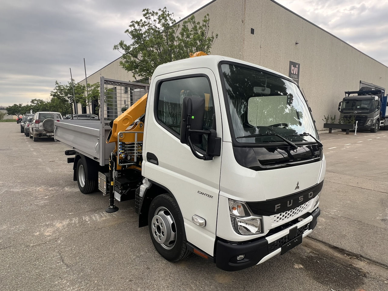 FUSO 35 3S - Камион с кран: снимка 3 FUSO 35 3S - Камион с кран: снимка 3