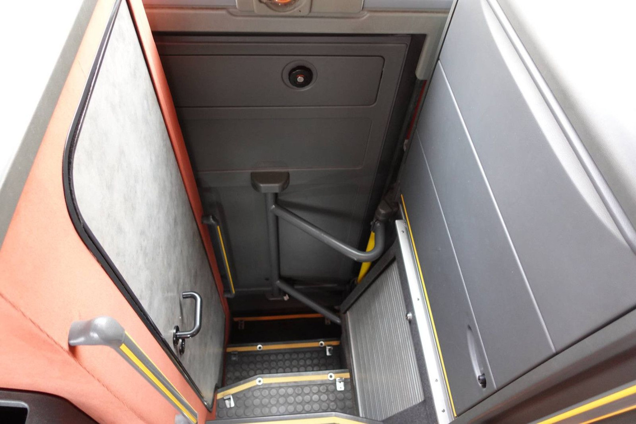 Туристически автобус Setra 415 GT-HD *Klima*WC*Euro3*Analog Tacho: снимка 11 Туристически автобус Setra 415 GT-HD *Klima*WC*Euro3*Analog Tacho: снимка 11