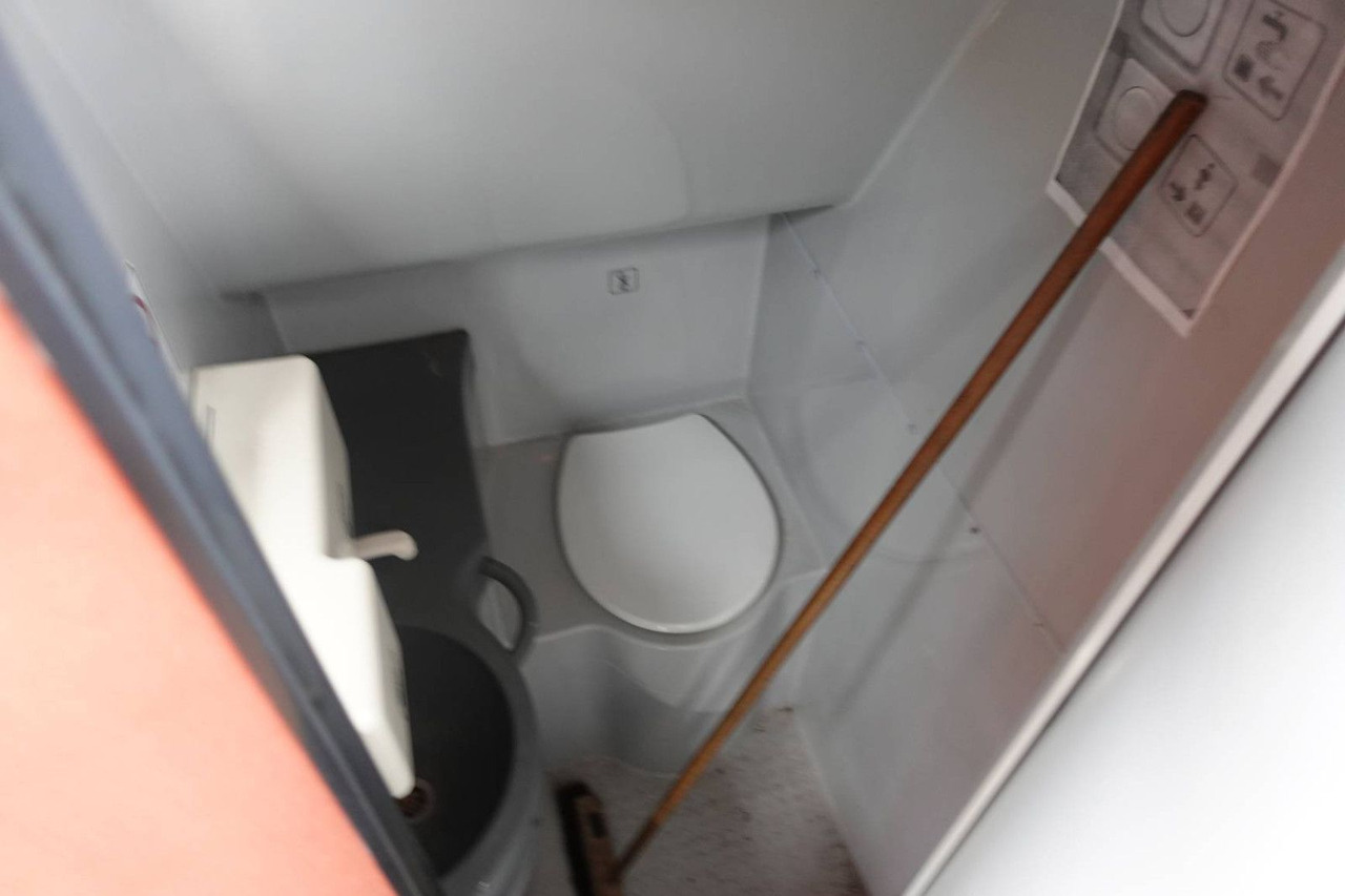 Туристически автобус Setra 415 GT-HD *Klima*WC*Euro3*Analog Tacho: снимка 12 Туристически автобус Setra 415 GT-HD *Klima*WC*Euro3*Analog Tacho: снимка 12