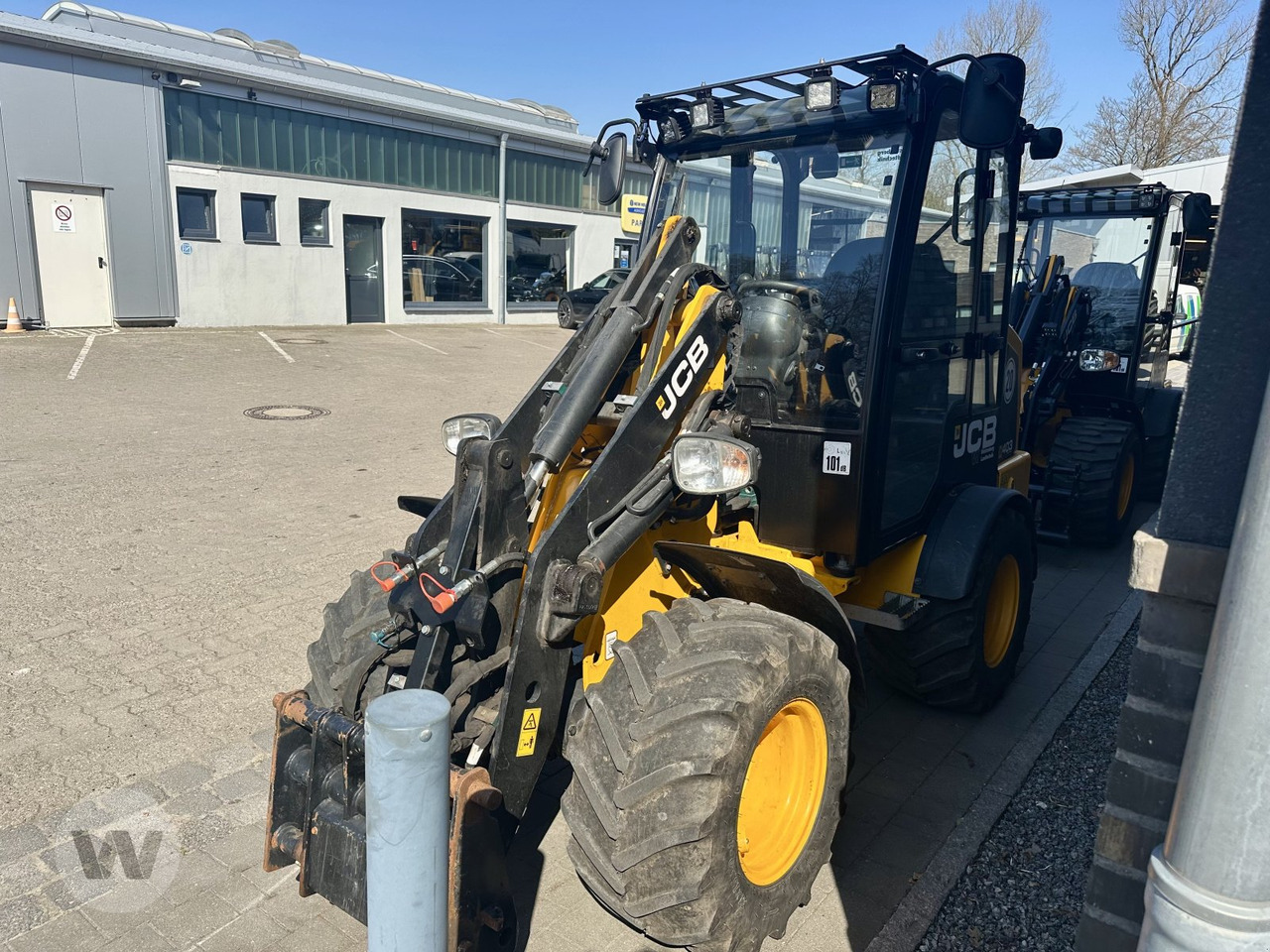 JCB 403 AGRI - Компактен товарач: снимка 4 JCB 403 AGRI - Компактен товарач: снимка 4