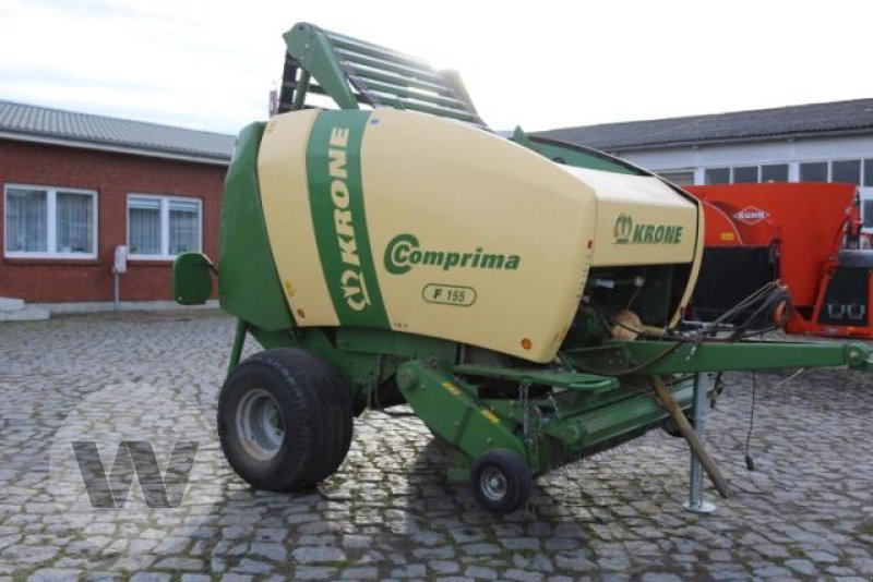 Krone Comprima F 155 - Рулонна сламопреса: снимка 1 Krone Comprima F 155 - Рулонна сламопреса: снимка 1