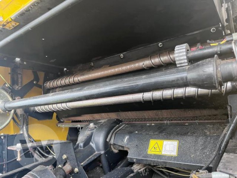 Рулонна сламопреса New Holland BR 7070: снимка 6