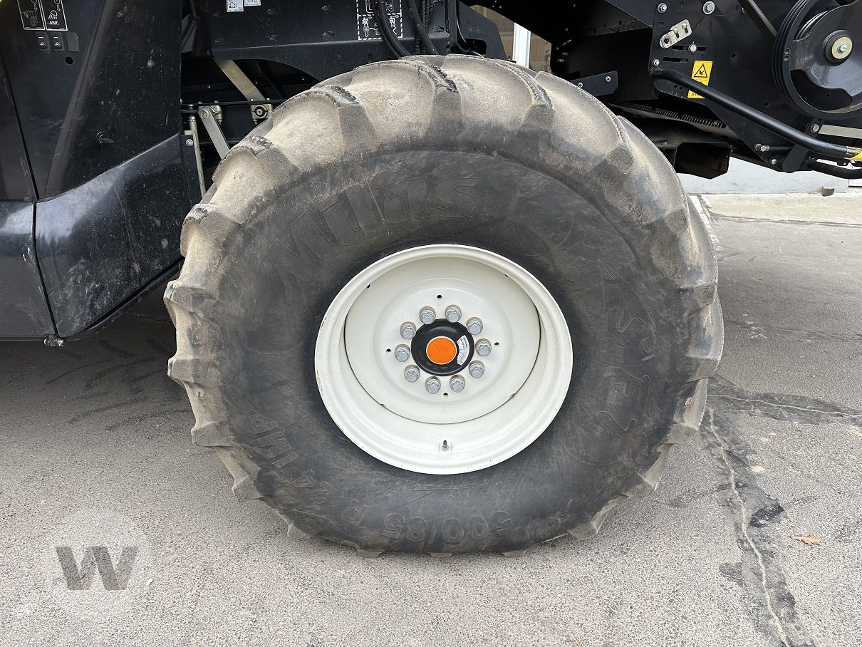 New Holland CR 8.90 - Зърнокомбайн: снимка 3 New Holland CR 8.90 - Зърнокомбайн: снимка 3