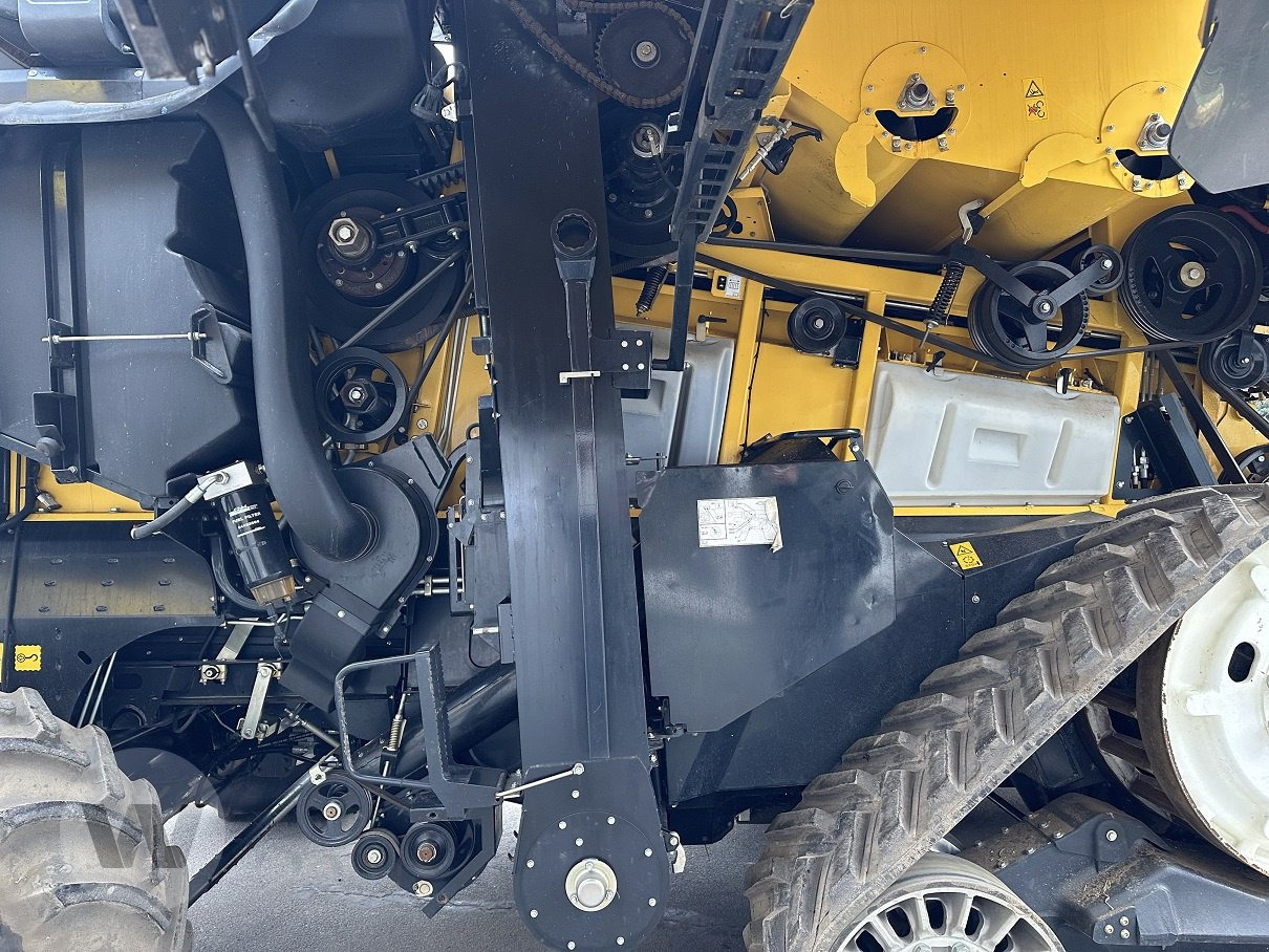 New Holland CR 8.90 - Зърнокомбайн: снимка 4 New Holland CR 8.90 - Зърнокомбайн: снимка 4