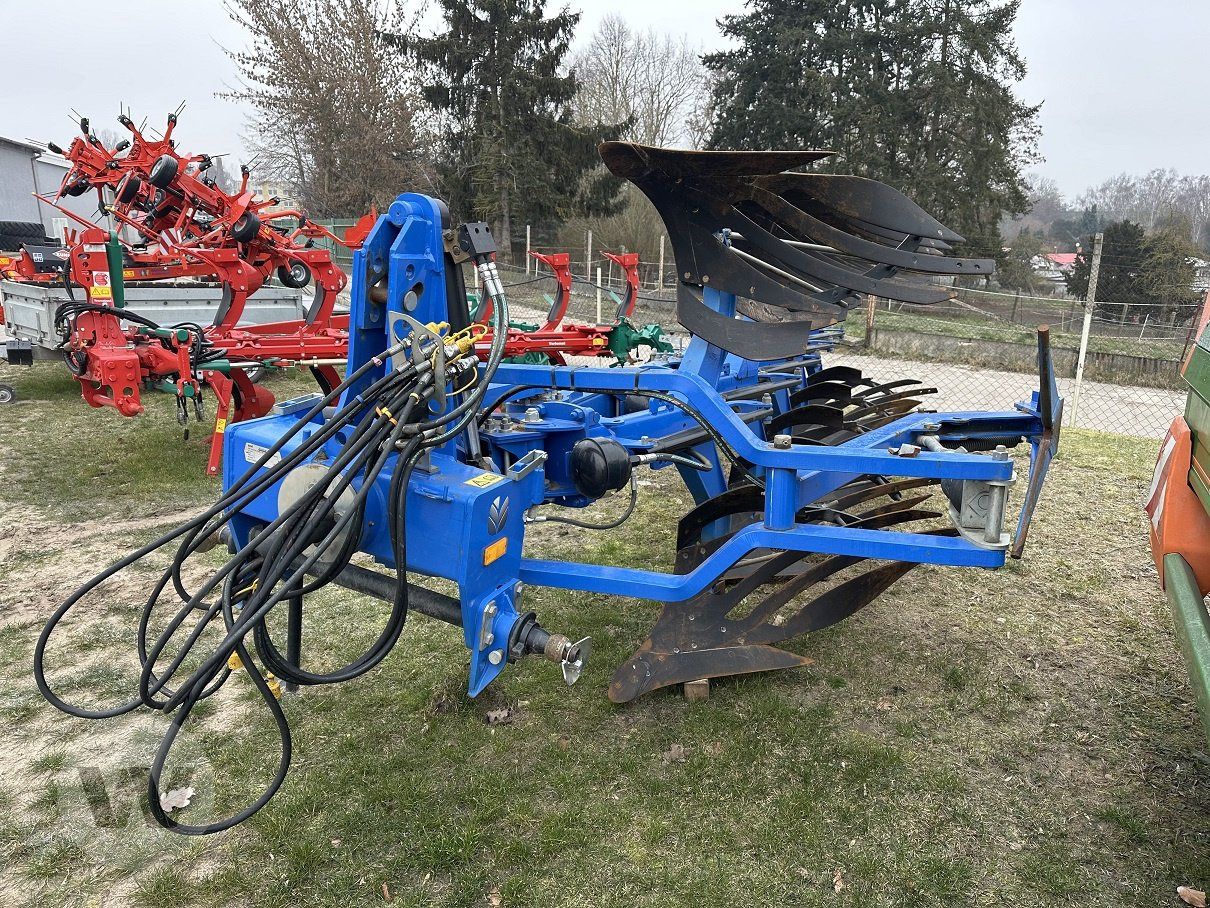 New Holland PHVH 4+1 - Плуг: снимка 1 New Holland PHVH 4+1 - Плуг: снимка 1