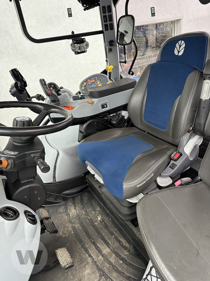 New Holland T 6.145 DC - Трактор: снимка 3 New Holland T 6.145 DC - Трактор: снимка 3