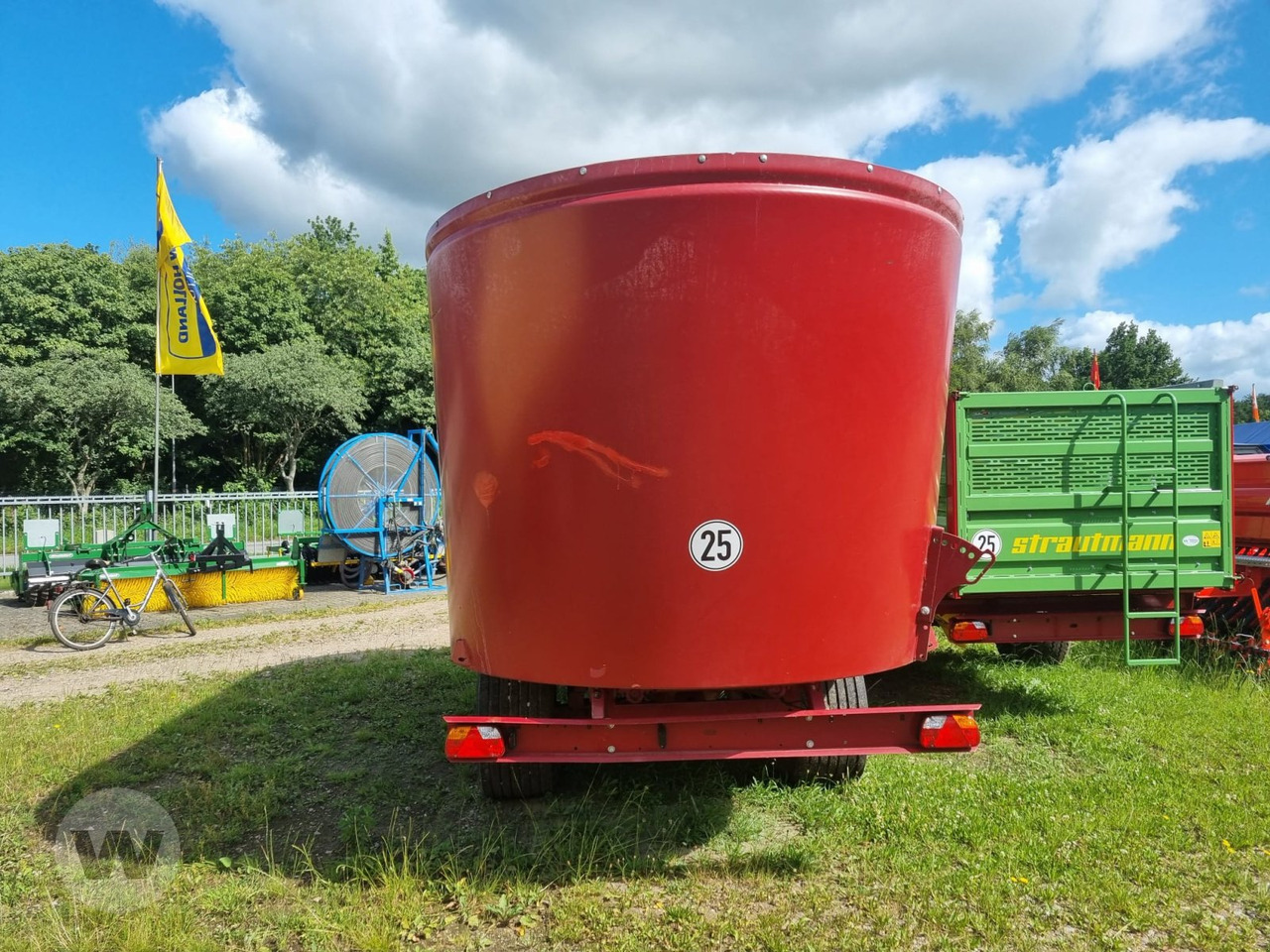 Strautmann Verti Mix 2401 Double - Миксер-вагон: снимка 4 Strautmann Verti Mix 2401 Double - Миксер-вагон: снимка 4