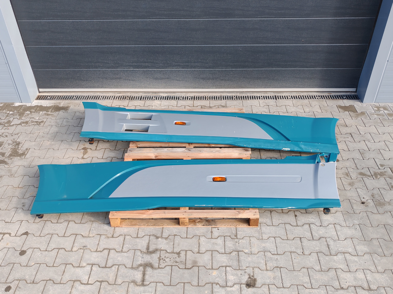DAF XF106 EURO 6 / SIDE SPOILERS SET - Аеродинамика/ Спойлер: снимка 2 DAF XF106 EURO 6 / SIDE SPOILERS SET - Аеродинамика/ Спойлер: снимка 2
