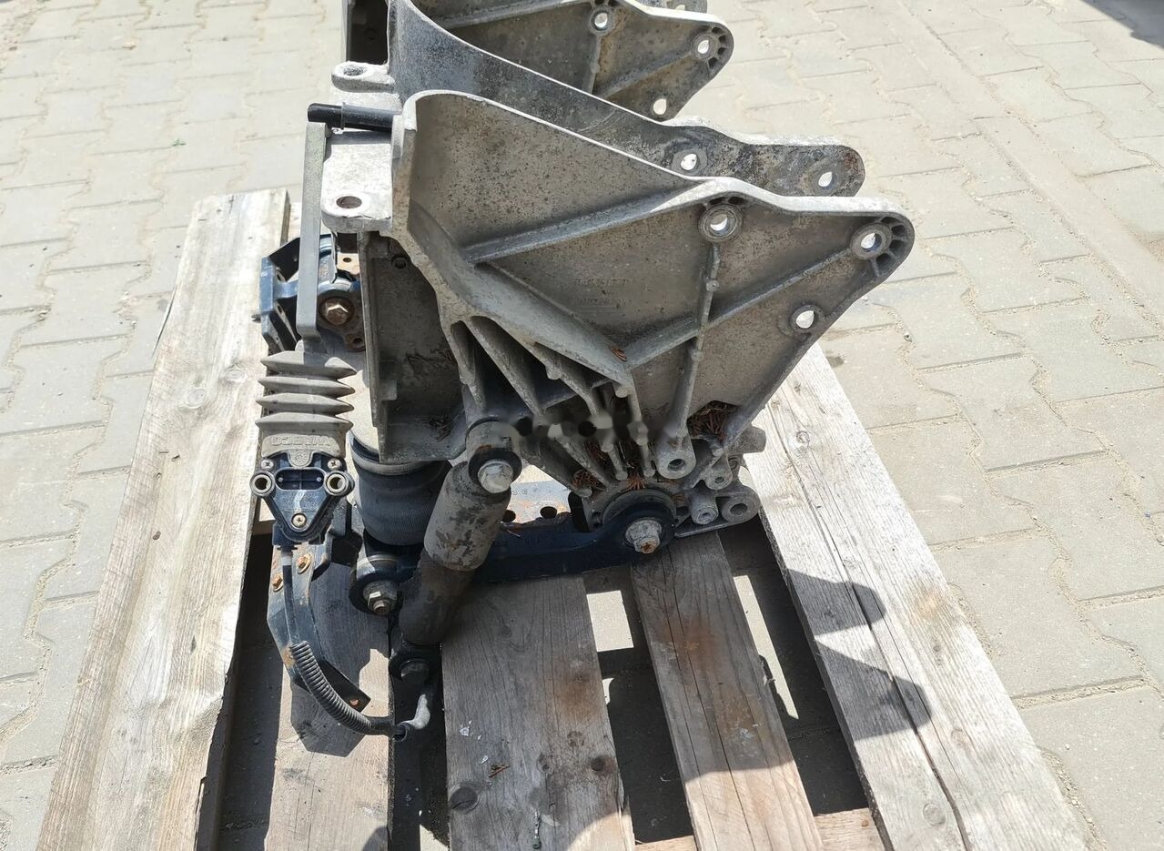 Łapa wywrotu kabiny wywrot lewy prawy Renault PREMIUM DXI truck - Амортизатор за Камион: снимка 2 Łapa wywrotu kabiny wywrot lewy prawy Renault PREMIUM DXI truck - Амортизатор за Камион: снимка 2