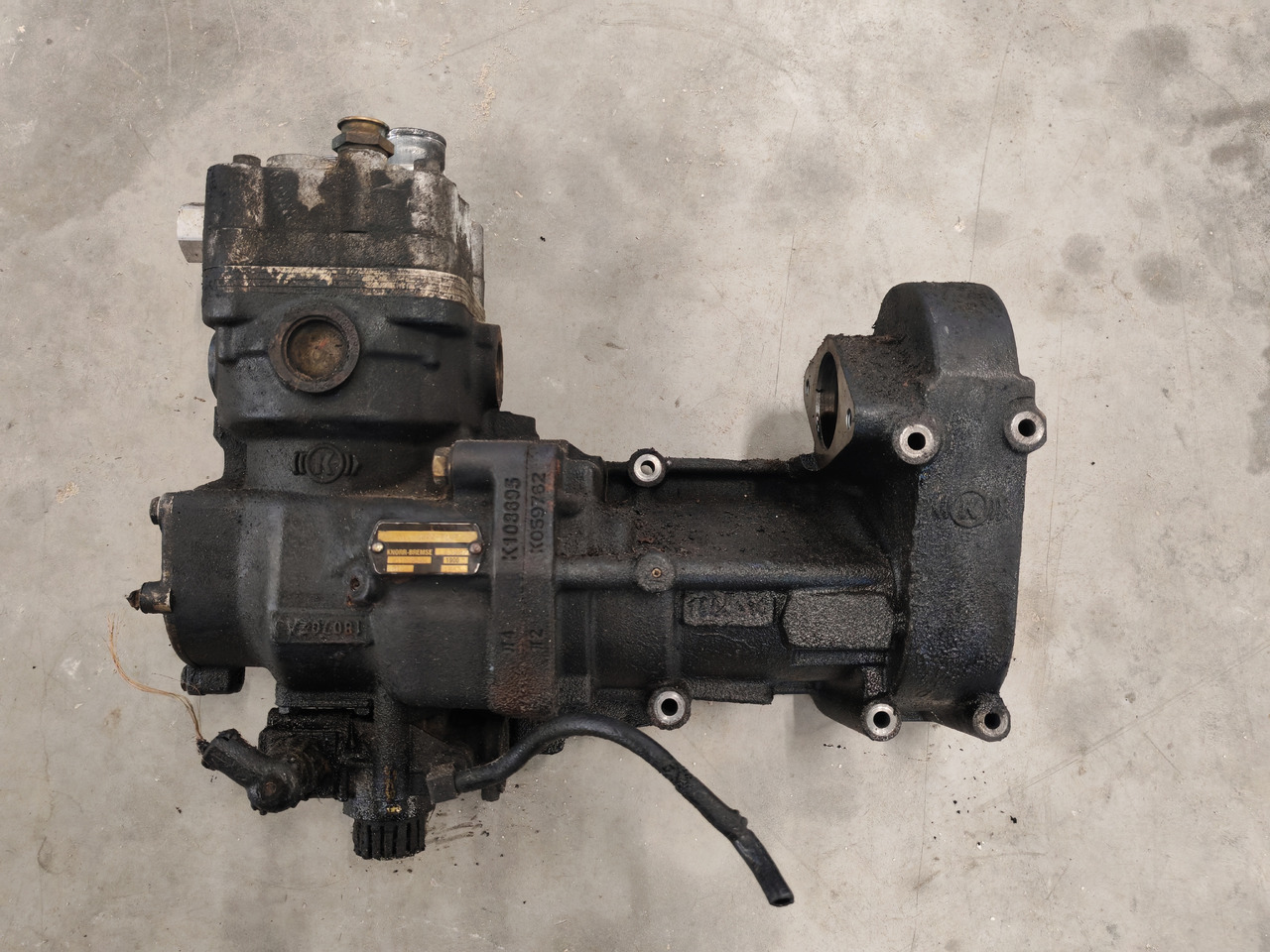 MAN TGS TGX EURO6 / D2676LF / KNORR AIR COMPRESSOR / 51540007174 - Компресор: снимка 2 MAN TGS TGX EURO6 / D2676LF / KNORR AIR COMPRESSOR / 51540007174 - Компресор: снимка 2