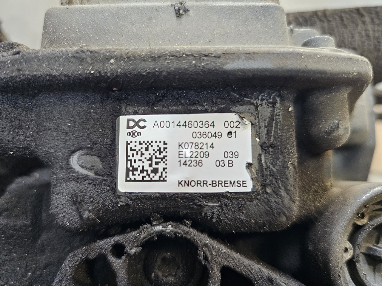 MERCEDES-BENZ ACTROS MP4 EURO 6 / AIR DRYIER / A0014460364 / K078214 - Спирачен клапан: снимка 5 MERCEDES-BENZ ACTROS MP4 EURO 6 / AIR DRYIER / A0014460364 / K078214 - Спирачен клапан: снимка 5