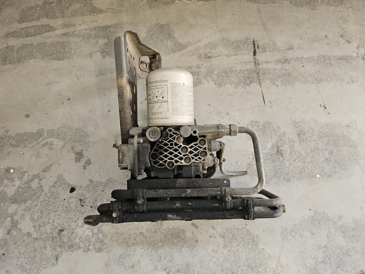 MERCEDES-BENZ ACTROS MP4 EURO 6 / AIR DRYIER / A0014460364 / K078214 - Спирачен клапан: снимка 2 MERCEDES-BENZ ACTROS MP4 EURO 6 / AIR DRYIER / A0014460364 / K078214 - Спирачен клапан: снимка 2