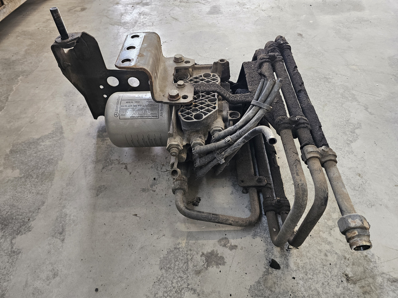 MERCEDES-BENZ ACTROS MP4 EURO 6 / AIR DRYIER / A0014460364 / K078214 - Спирачен клапан: снимка 4 MERCEDES-BENZ ACTROS MP4 EURO 6 / AIR DRYIER / A0014460364 / K078214 - Спирачен клапан: снимка 4